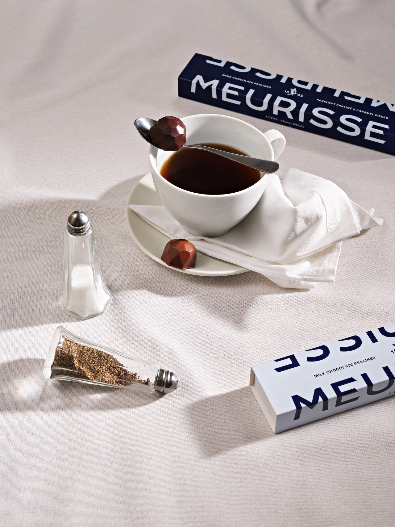 Milk chocolate Pralines with Hazelnut praliné & Almonds – Meurisse
